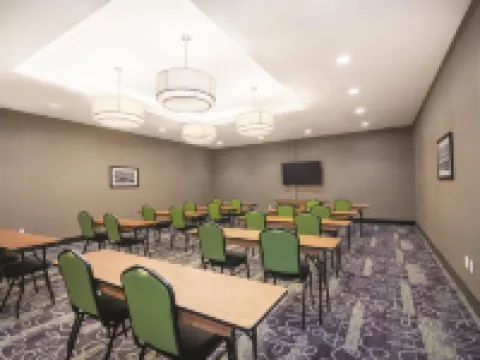 La Quinta Inn & Suites by Wyndham Memphis Downtown メンフィスのホテル