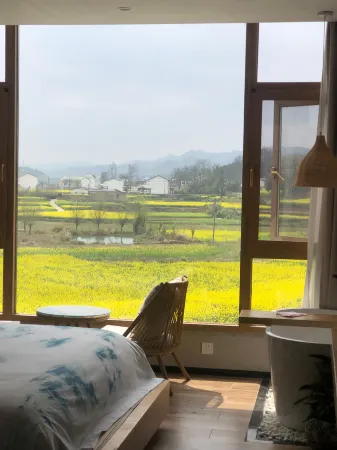 Luxuriant Land Hotel