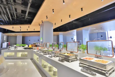 7 days premium hotel (Renmin Road branch, Nenjiang Bay Wetland Park, Da'an) Отели рядом с достопримечательностью «Daan Nenjiang Bay National Wetland Park - Laokan Zi»