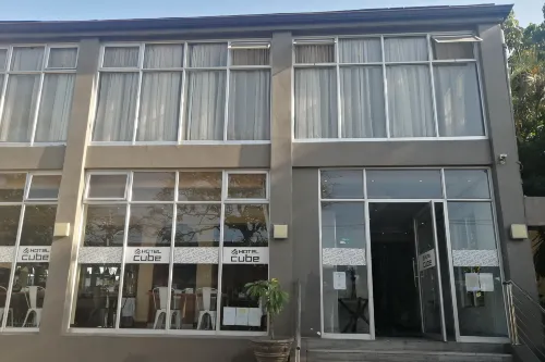 Cube Hotel