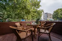 Muhua Hotel (Hangzhou West Lake Broken Bridge)