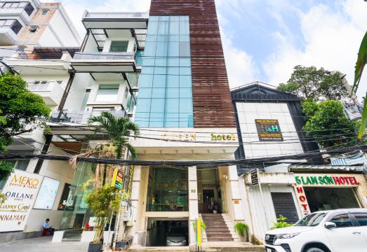 퀸 호텔 사이공 에어포트 객실