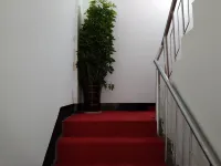 Aiwu Business Hotel