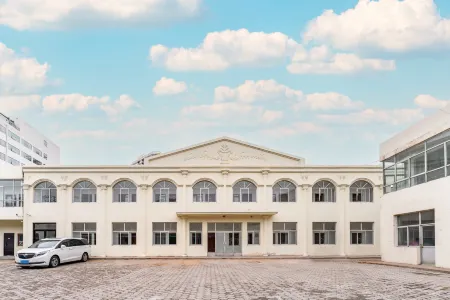 Mr. A's Hotel Отели в г. Шэньму