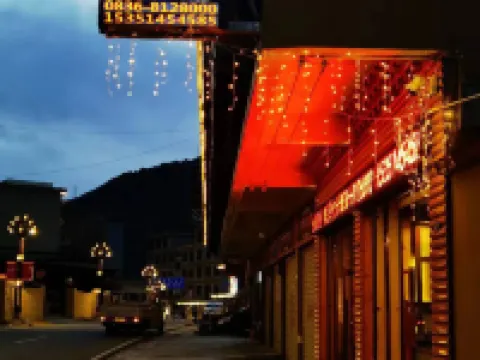 Lianganzirongdajiudian Hotels in Xinlong