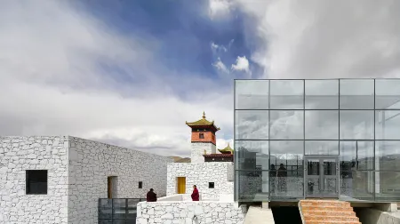 Tsenpo Inn Отели рядом с достопримечательностью «Xiangdata Relic Site»