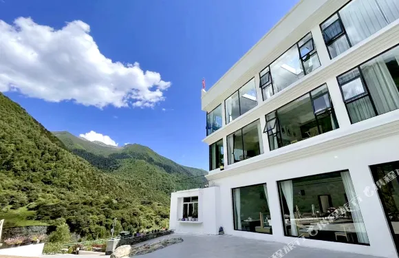 四姑娘山向往的民宿（雙橋溝景區店）