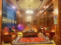 Genie Ekang Manor