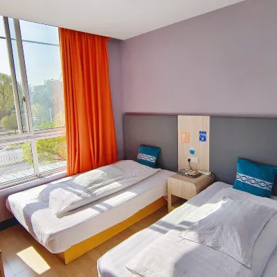 Hongjin Hotel Hotels near Hu Xueyan Memorial