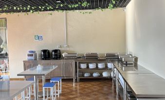 Super 8 Hotel ( Yunding Market Daomi Post Station Branch)