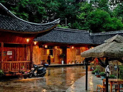 Hefeng Xiaokunlun Homestay Hotels near Rongmei Tusi City Relic Site