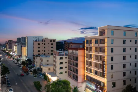 Ledong Juzi Feifan Hotel (Huangliu Station) Отели рядом с достопримечательностью «Yinggehai Salt Flats»