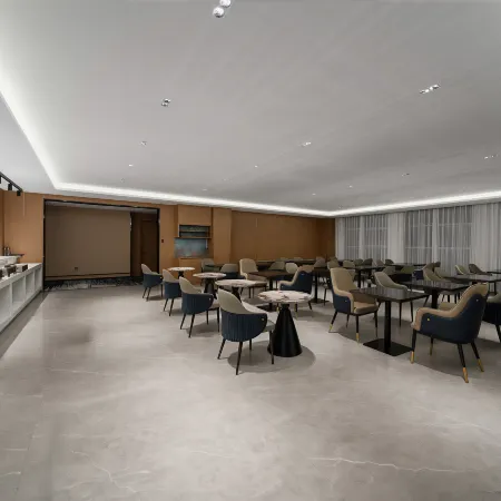 Yining Herong Yunjing Hotel (Ile River Scenic Area)