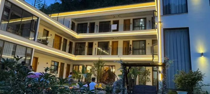 Late crossing Guesthouse Hotels in Luanchuan