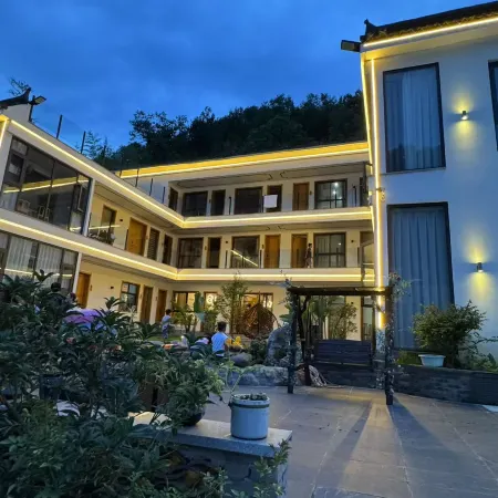 Late crossing Guesthouse