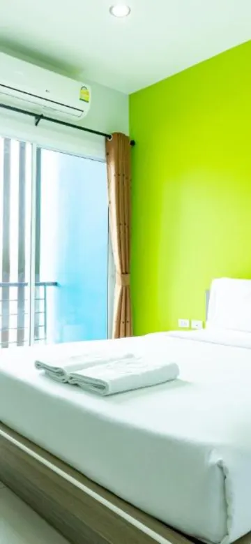 ห้องเตียงใหญ่ พร้อมระเบียง