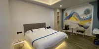 Greensden Hotel - Themed Queen Room