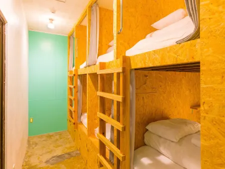 Seawall Hostel Отели рядом с достопримечательностью «Elsoltown Okinawa»
