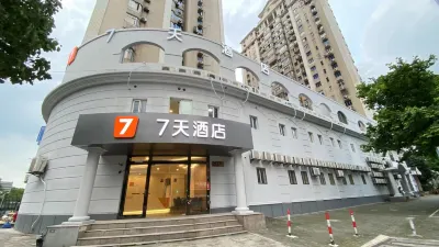 7Days Hotel(Shanghai Lujiazui Yuanshen Road Subway Station) Hotel in zona Shanghai Maritime Academy