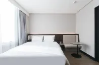 Hanting Hotel (Zhangbei County Government) Hotels near Sumeng Martyrs' Cemetery
