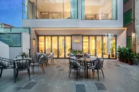 Maan Coco Flagship Seaview Hotel