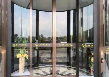 Pengzeman Valley Countryside Resort Отели рядом с достопримечательностью «guo jia ji tao hong ling mei hua lu bao hu qu»