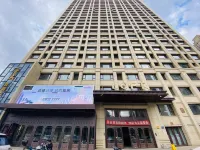Summer Yanyan E-sports Apartment (Harbin Haxi Wanda Plaza High-speed Railway Station)