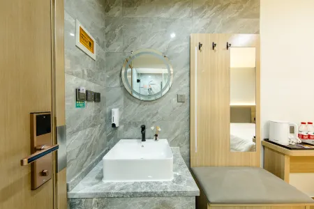 Borrman Hotel (Beijing South Railway Station Caoqiao Subway Station)