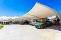 Chongcao Hotel - parking
