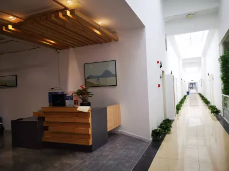 Silin Homestay (Leshan High-speed Railway Shihao Plaza)