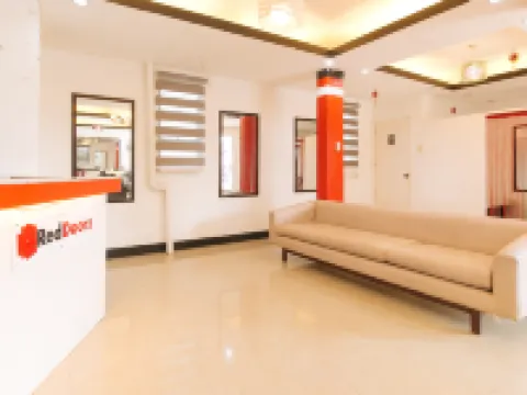 RedDoorz @ Shukran Rentals OPC Pampanga Hotels in Candaba