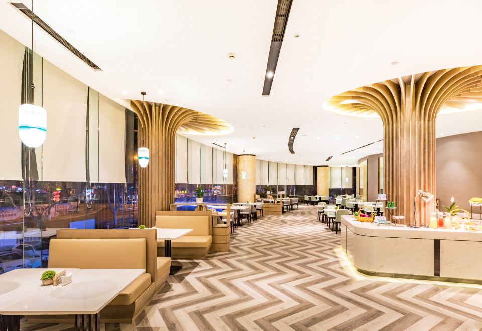 아투어 호텔의 깔끔하고 현대적인 로비 또는 객실 이미지