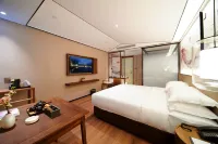 Stranger Light House Hotel (Yantai Laizhou Culture West Street Branch) Hotels in Laizhou