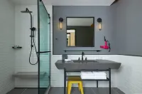 Moxy Shanghai Xuhui Hotels in Shanghai