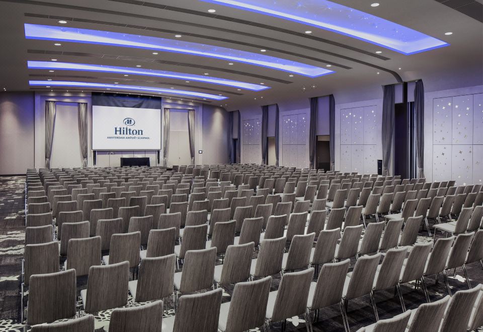 2. 힐튼 암스테르담..