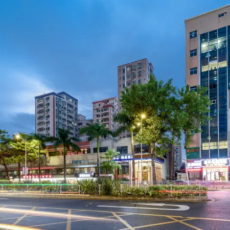 Langjing hotel (Shenzhen Daqianlipeng Chau subway station shop) Отели рядом с достопримечательностью «Станция метро Pingzhou »