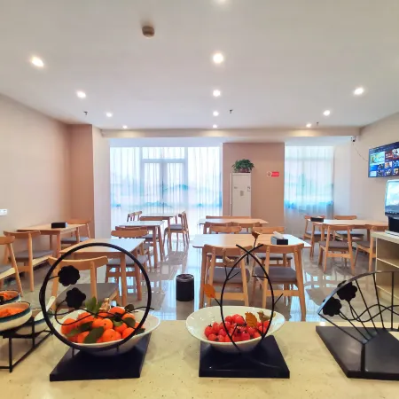 Shanhe Puyin Hotel (Xinyang East high speed railway station store)