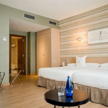 Hotel Opera Отели рядом с достопримечательностью «Небоскреб "Испания"»