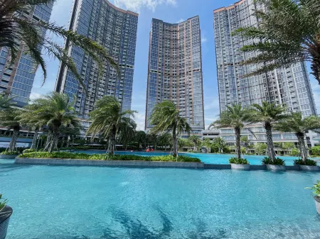 Gold Coast Pik Premium Sea View Apartments Отели рядом с достопримечательностью «PRJ Kemayoran Gambir Expo Hall D Gudang»