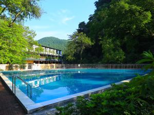 Qingyuan Xiaohuashan yujianshanju Tangquan Resort