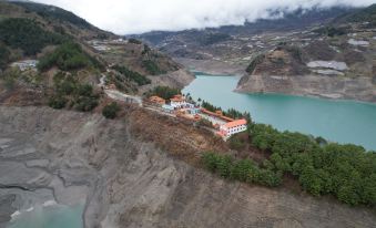 Baoxing Wuhu View Inn