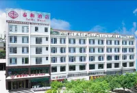 CLOUDS Taihe Hotel (Lushui Liuku) Hotels near Nujiang Library