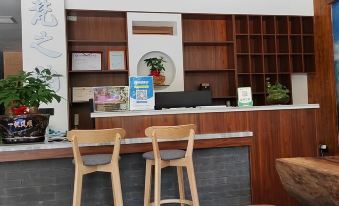Fan Retreat · Riverside View Boutique Inn (East Gate, Mount Fanjing)