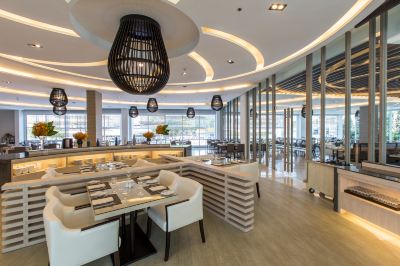 レストラン カンタリー 304 ホテル アンド サービスド アパートメンツ プラーチーンブリーの写真