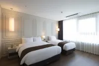 Ramada by Wyndham Daejeon Hotels near Daeheungdong Culture and Art Road