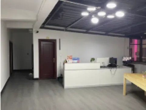 麗江宏利輕奢青年旅社