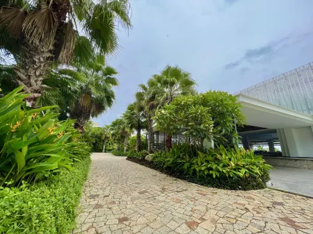 Alibu Resort Отели рядом с достопримечательностью «MerPerle Sparkling Waves»