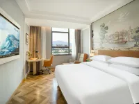Vienna Hotel (Neijiang Zizhong Branch) - parking