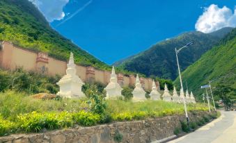 Jiuzhaigou Tibetan Beauty Style Hotel