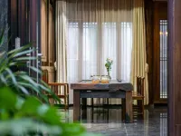 Lijiang Yunsun Shixi Homestay (Gucheng Dashuiche Branch) Hotels near Square Street